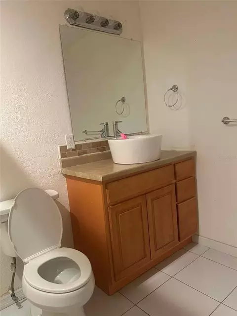 Bath - 815 Juniper Ln, Melbourne, FL 32901 photo 3 of 3
