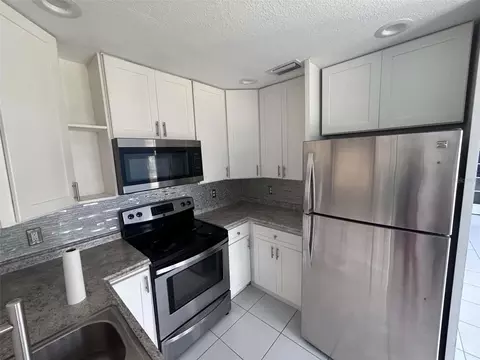 Kitchen - 815 Juniper Ln, Melbourne, FL 32901 photo 2 of 2