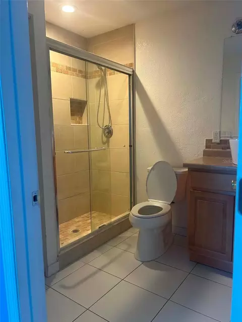Bath - 815 Juniper Ln, Melbourne, FL 32901 photo 2 of 3