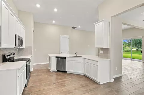 Kitchen - 1247 Honeycomb Pl, Seffner, FL 33584 photo 2 of 4