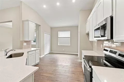 Kitchen - 1247 Honeycomb Pl, Seffner, FL 33584 photo 1 of 4