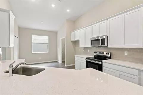 Kitchen - 1247 Honeycomb Pl, Seffner, FL 33584 photo 4 of 4