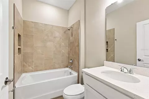 Bath - 1247 Honeycomb Pl, Seffner, FL 33584 photo 1 of 3
