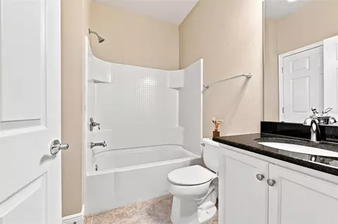 Bath - 5465 Sunset Falls Dr, Apollo Beach, FL 33572 photo 3 of 3