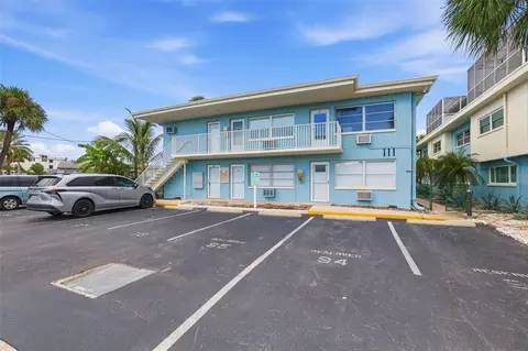 111 60th Ave #1A, Saint Pete Beach, FL 33706