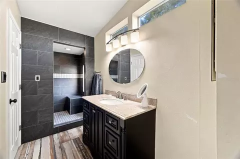 Bath - 3102 Porter Rd, Lithia, FL 33547 photo 1 of 5