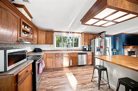 Kitchen - 3102 Porter Rd, Lithia, FL 33547 photo 3 of 6