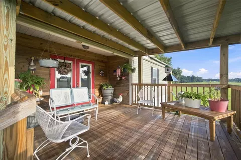 Exterior - 3102 Porter Rd, Lithia, FL 33547 photo 4 of 8