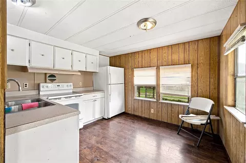 Kitchen - 3102 Porter Rd, Lithia, FL 33547 photo 6 of 6
