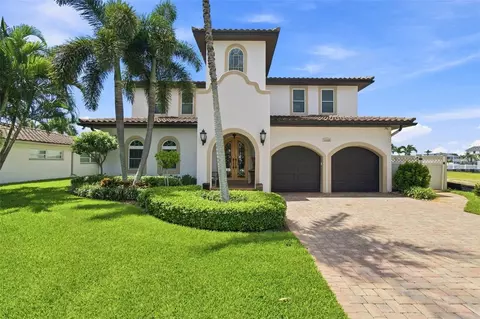 11220 8th St E, Treasure Island, FL 33706