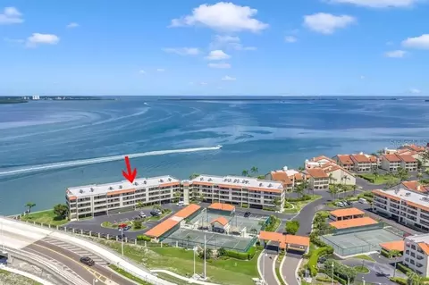 103 1st St E #306, Tierra Verde, FL 33715
