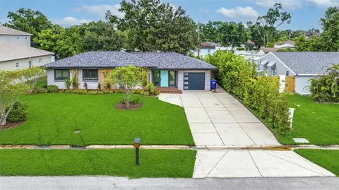 2121 W Farwell Dr, Tampa, FL 33603