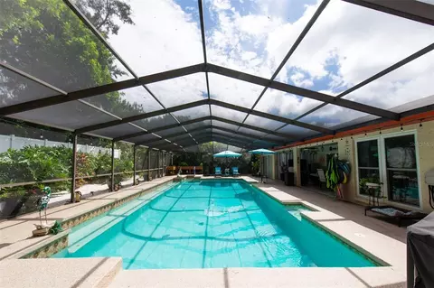 207 Amesbury Cir, Sun City Center, FL 33573