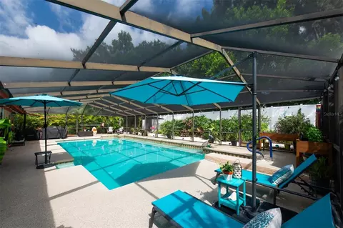 207 Amesbury Cir, Sun City Center, FL 33573