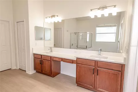 Bath - 1435 Tawnyberry Ct, Trinity, FL 34655 photo 1 of 2