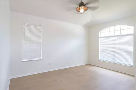 Living - 1435 Tawnyberry Ct, Trinity, FL 34655 photo 2 of 5
