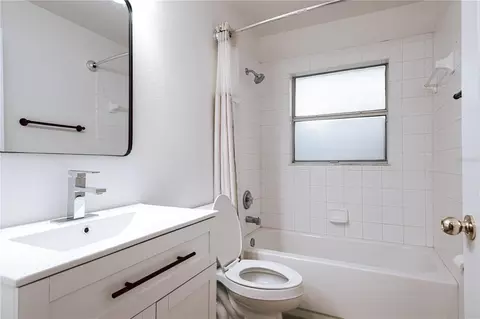 Bath - 1435 Tawnyberry Ct, Trinity, FL 34655 photo 2 of 2