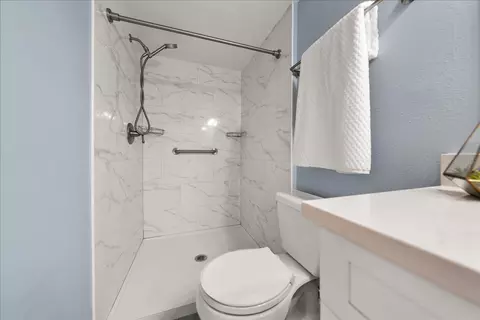 Bath - 403 Mindy Dr, Largo, FL 33771 photo 2 of 3