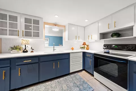 Kitchen - 403 Mindy Dr, Largo, FL 33771 photo 2 of 4