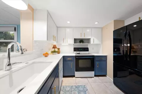 Kitchen - 403 Mindy Dr, Largo, FL 33771 photo 3 of 4