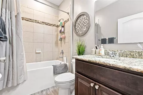Bath - 15435 Mulholland Rd, Parrish, FL 34219 photo 2 of 6
