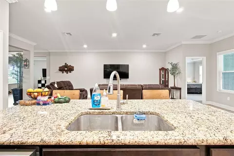 Kitchen - 15435 Mulholland Rd, Parrish, FL 34219 photo 6 of 8