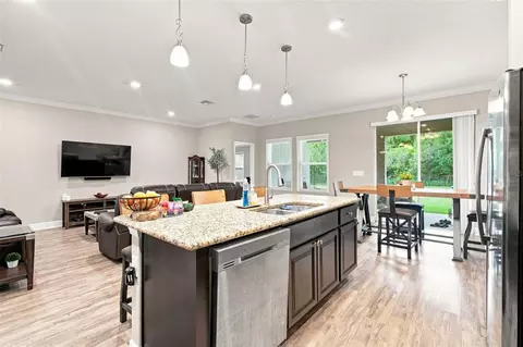 Kitchen - 15435 Mulholland Rd, Parrish, FL 34219 photo 5 of 8
