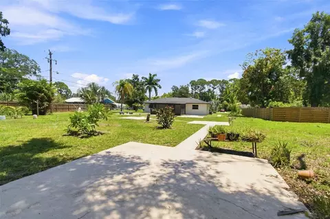 Exterior - 216 23rd St E, Bradenton, FL 34208 photo 6 of 8