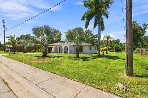 Exterior - 216 23rd St E, Bradenton, FL 34208 photo 2 of 8