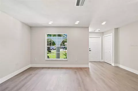 Living - 216 23rd St E, Bradenton, FL 34208 photo 2 of 5