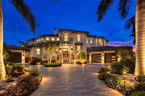 206 6th St E, Tierra Verde, FL 33715