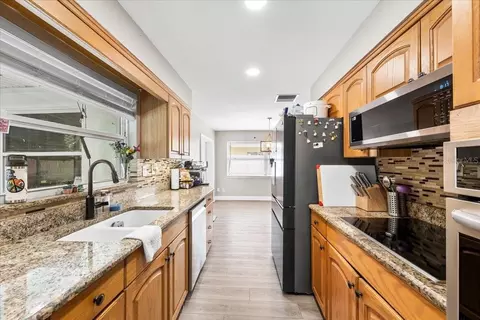 Kitchen - 490 E Lake Dr, Largo, FL 33771 photo 5 of 8