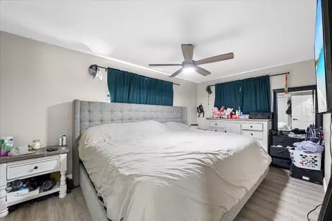 Bedroom - 490 E Lake Dr, Largo, FL 33771 photo 4 of 5