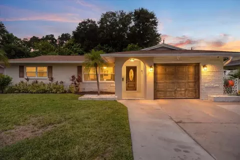 Exterior - 490 E Lake Dr, Largo, FL 33771 photo 3 of 11