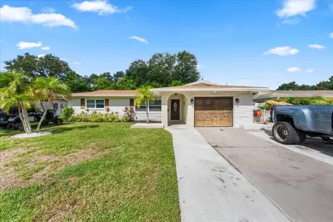 Exterior - 490 E Lake Dr, Largo, FL 33771 photo 4 of 11