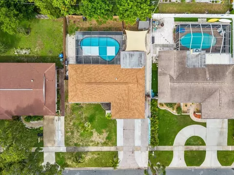 View/Area - 490 E Lake Dr, Largo, FL 33771 photo 3 of 32