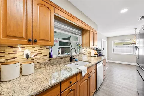 Kitchen - 490 E Lake Dr, Largo, FL 33771 photo 4 of 8