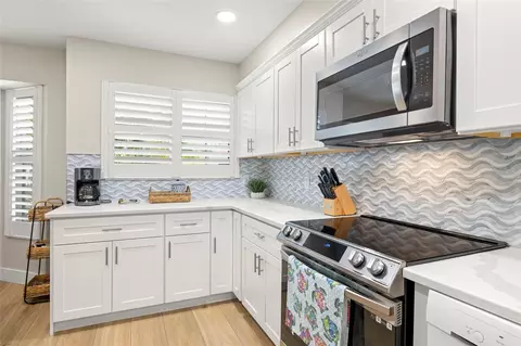 Kitchen - 3428 Brookridge Ln, Parrish, FL 34219 photo 5 of 7