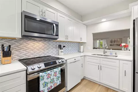 Kitchen - 3428 Brookridge Ln, Parrish, FL 34219 photo 4 of 7
