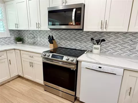 Kitchen - 3428 Brookridge Ln, Parrish, FL 34219 photo 6 of 7