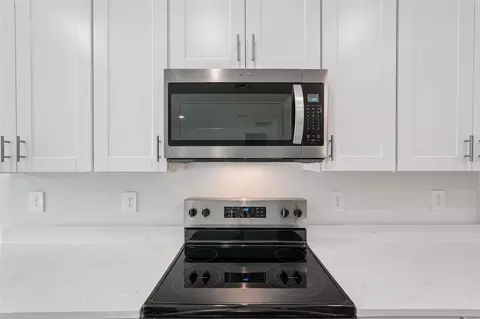 Kitchen - 7725 Satterfield Ter, Parrish, FL 34219 photo 5 of 5