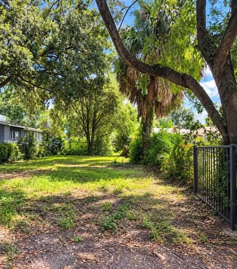 1517 E Lake Ave, Tampa, FL 33610