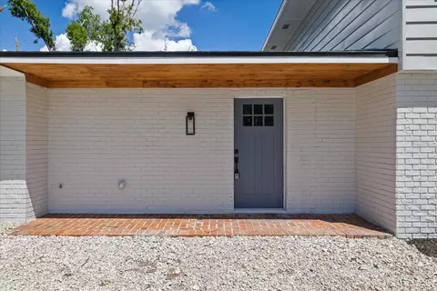 Exterior - 11002 Riverview Dr, Riverview, FL 33578 photo 3 of 9
