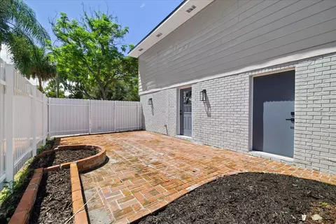 Exterior - 11002 Riverview Dr, Riverview, FL 33578 photo 5 of 9
