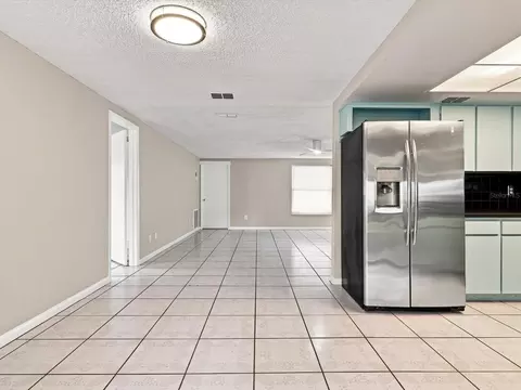 Living - 6002 Firefly Ln, Apollo Beach, FL 33572 photo 2 of 12