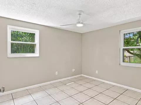 Bedroom - 6002 Firefly Ln, Apollo Beach, FL 33572 photo 3 of 4
