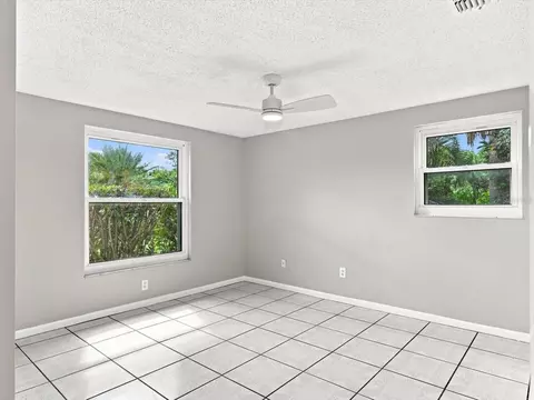 Bedroom - 6002 Firefly Ln, Apollo Beach, FL 33572 photo 2 of 4