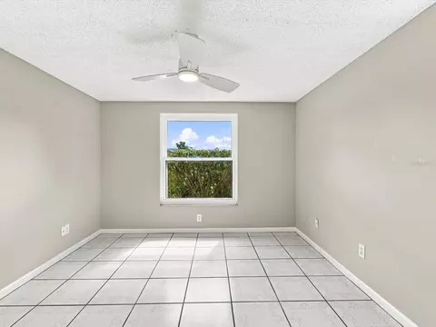 Bedroom - 6002 Firefly Ln, Apollo Beach, FL 33572 photo 4 of 4