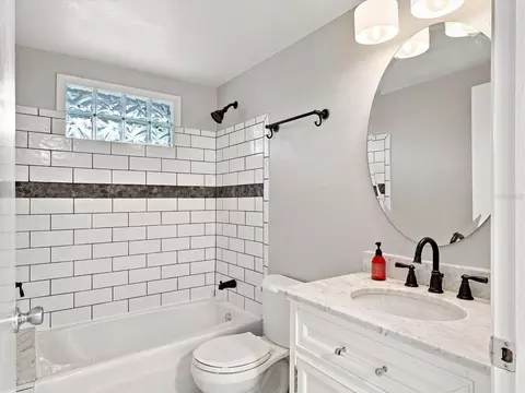 Bath - 6002 Firefly Ln, Apollo Beach, FL 33572 photo 3 of 4
