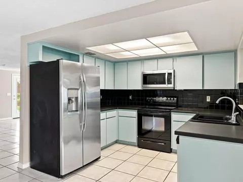 Kitchen - 6002 Firefly Ln, Apollo Beach, FL 33572 photo 2 of 4